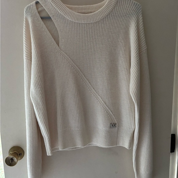 Michael Kors
Keyhole Cut Out Sweater size L new - Picture 6 of 10